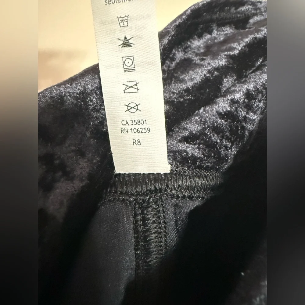 Lululemon Align Super High Rise Pant 28" Crushed Velvet Black Womens Size 6 - Picture 4 of 7